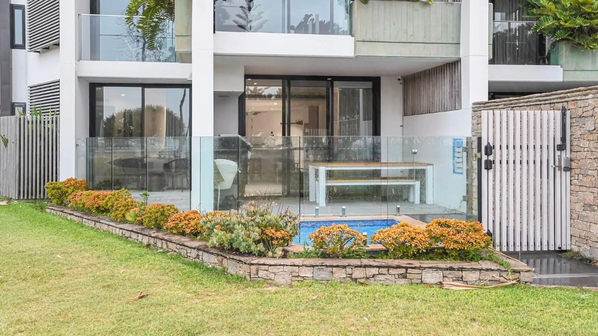 Four-Fourtyfive Lawson Street Apartment Byron Bay